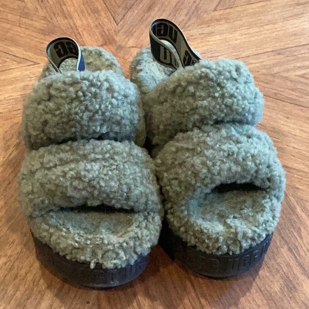 UGG Fluffita Slippers EUC